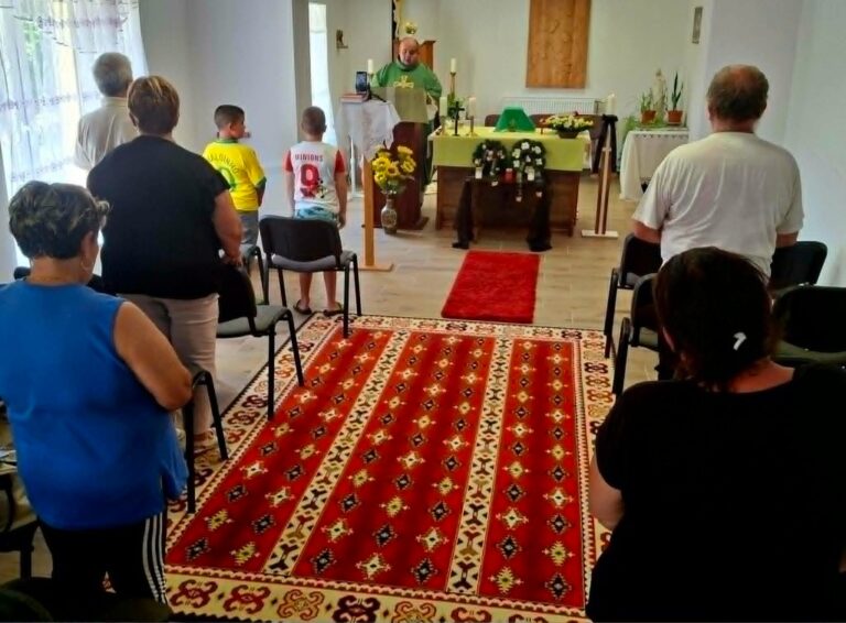 Szentmisével emlékeztek a roma holokauszt áldozataira Gyomaendrődön